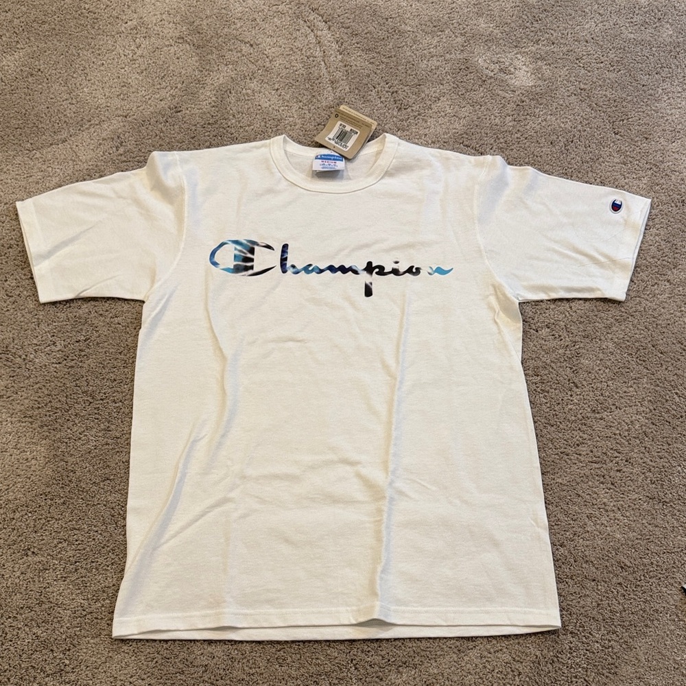 Champion BNWT TIE DYE VINTAGE SCRIPT WHTE TEE. MEDIUM.